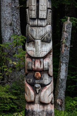 Sitka Totem direkleri
