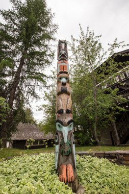 El oyma Totem direği