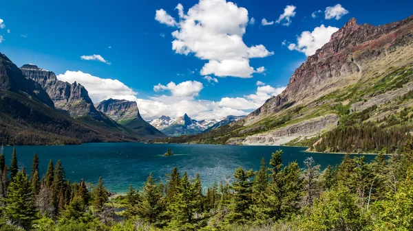 Saint Mary Lake, Parque Nacional Glacier — Fotografia de Stock