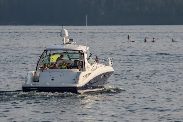 Paseos en barco por el lago Coeur d 'Alene — Foto de Stock