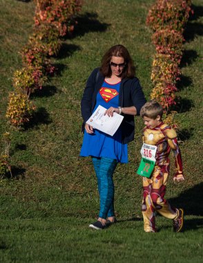 Genç süper kahraman ve anne