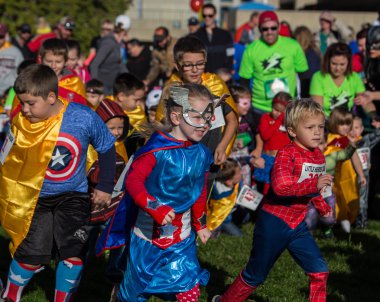 Süper kahramanlar serbest