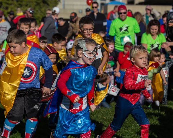 Süper kahramanlar serbest