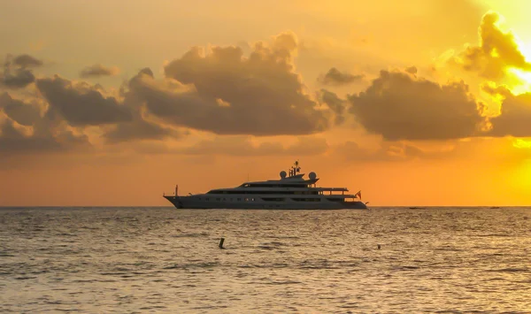 Lyx Yacht solnedgång Stockbild