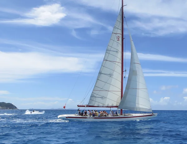 Sailing off St. Maarten — Stock Photo, Image