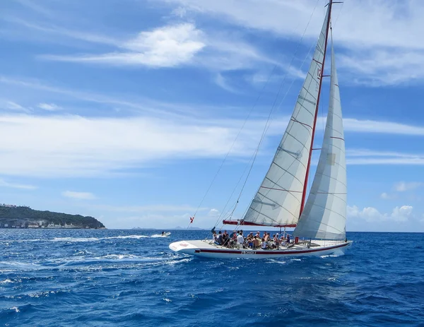 Sailing off St. Maarten — Stock Photo, Image