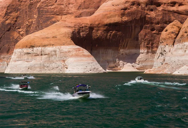 Sürat tekneleri Lake Powell'ın