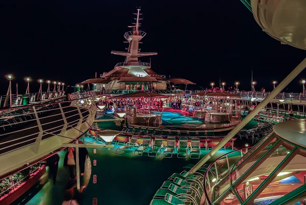 Cruiseschip nachts — Stockfoto