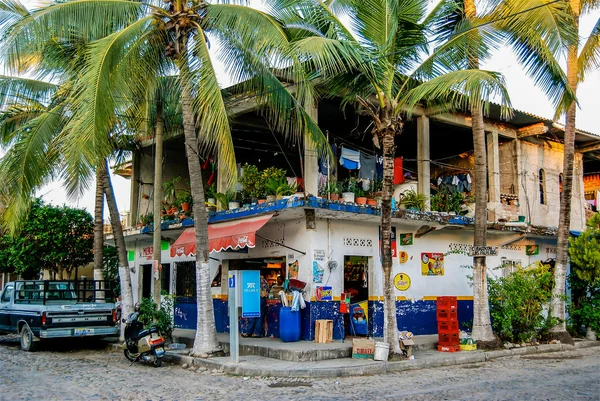 Balcón con flores — Foto de Stock