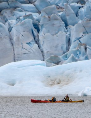 Mendenhall Buzulu Kayak