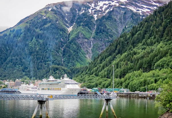 Navio de cruzeiro em Juneau — Fotografia de Stock