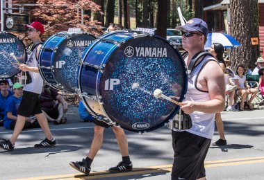 Sahne sanatları resmi geçit öngörülüyor