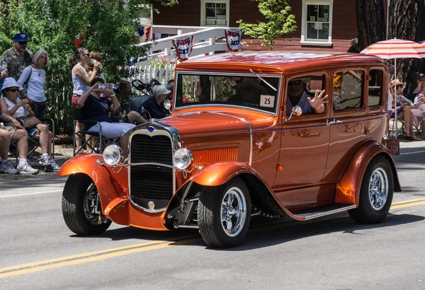 Ford Hot Rod auf Parade — Stockfoto