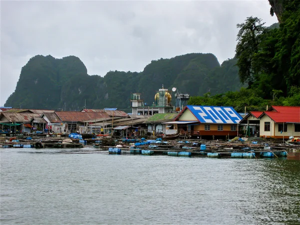 Plovoucí vesnice v Thajsku — Stock fotografie