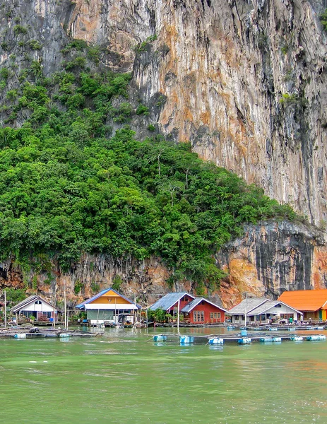 Villaggio galleggiante in Thailandia — Foto Stock