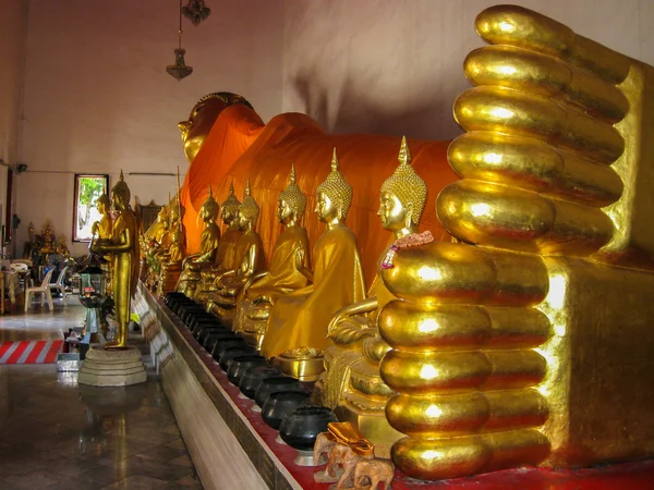 Золотые Будды Таиланда — стоковое фото