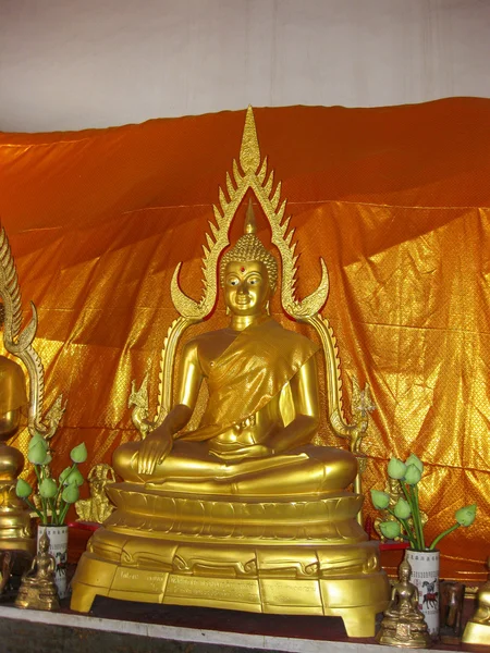 黄金の仏像のタイ — ストック写真