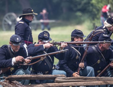 Köpek Adası'nda sendika birlikleri