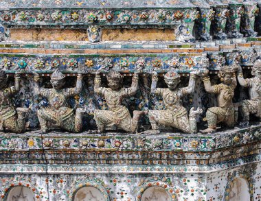 Şeytanlar Wat Arun üzerinde