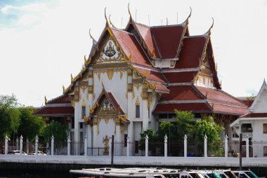 WAT Chao Phraya Nehri üzerinde