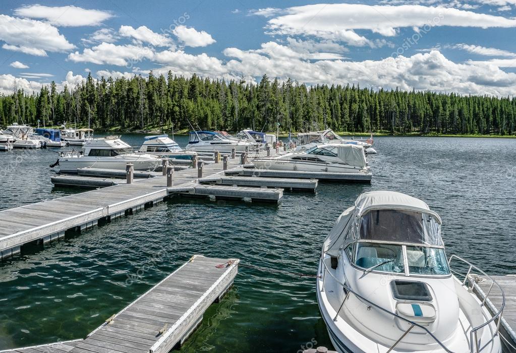 Yellowstone Lake Marina Stock Editorial Photo © Teacherdad48 93921196