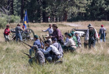 Asiler peşin ve saldırı