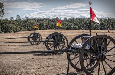 Konfederasyon bayrağı ve savaş topu