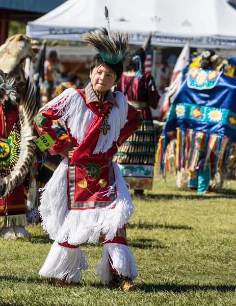 Indiánské Pow-Wow tanečnice — Stock fotografie