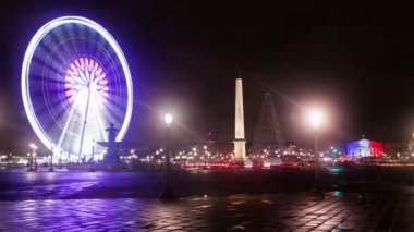 Dönme dolap Paris Fransa gece bir Timelapse görünüm