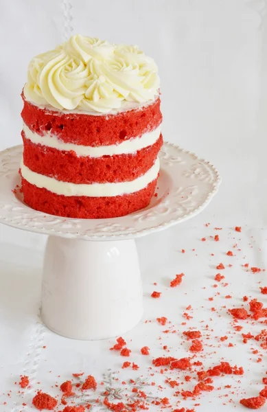 Kuchen ist roter Samt mit Sahne — Stockfoto