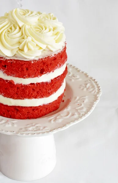 Kuchen ist roter Samt mit Sahne — Stockfoto