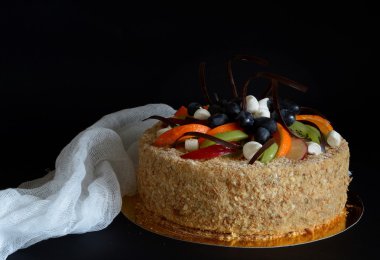 Lapa lapa Pasta krema ve meyve pasta