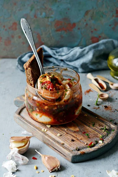 Marinierte Gekochte Eier Tomatensauce Mit Gewürzen Würzige Vorspeise Gekochte Eier — Stockfoto