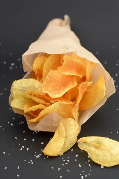 Stekt potatis i form av chips — Stockfoto