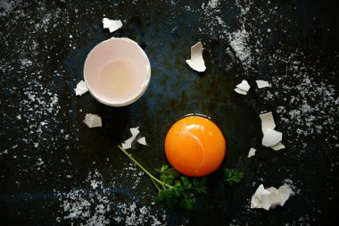 Çiğ yumurta kabuğu