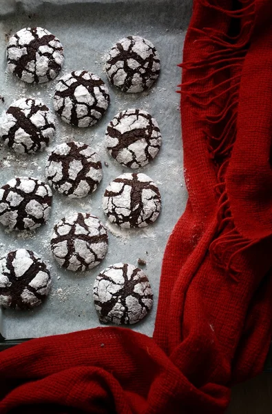 Cracked chocolate cookies — Stock Photo, Image