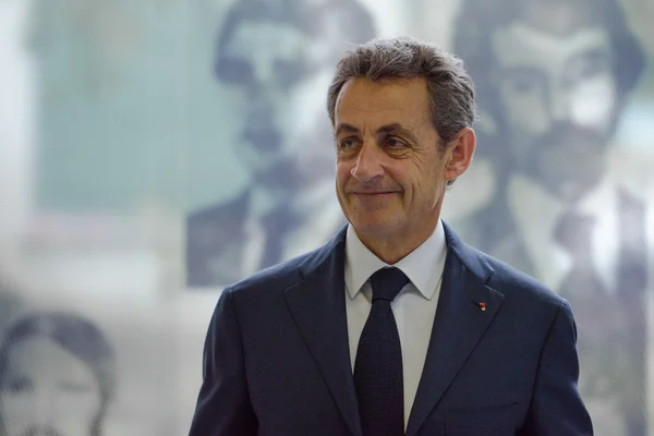 Nicolas Sarkozy durante uma visita ao antigo centro de detenção clandestino da Escola da Marinha em Buenos Aires — Fotografia de Stock