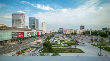 Varşova, Polonya - 3 Temmuz 2025: Marszalkowska Caddesi, Merkez Meydanı. Şehir panoraması. Modern Sanatlar Müzesi 'nden görüntü. Metropolis