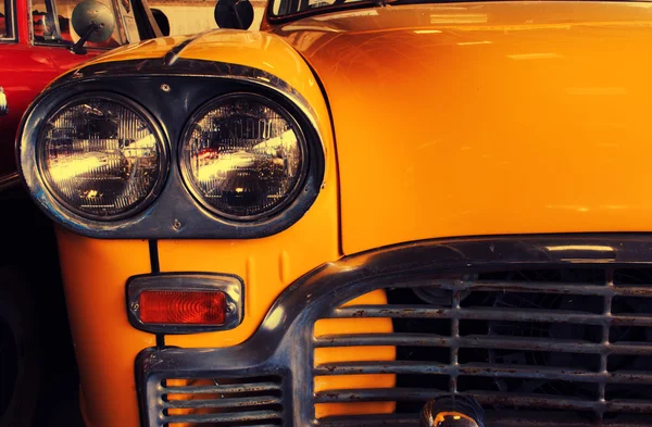 Gelbes Taxi, Farbdetail auf dem Scheinwerfer der Taxikontrolle — Stockfoto