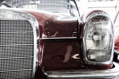 Far lambası koyu kahverengi Vintage klasik otomobil yakın çekim. (Vintage etkisi tarzı)