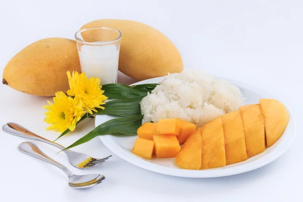Thai Sweet Sticky Rice with Mango. Thai style tropical dessert, — Stock Photo, Image