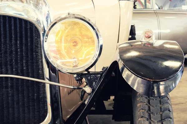 Fermer vers le haut de la lampe de phare Vintage Classic Car. (Style effet vintage ) — Photo