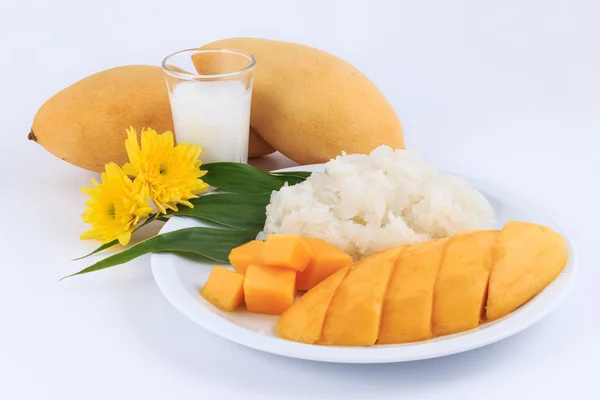 Thai Sweet Sticky Rice with Mango. Thai style tropical dessert, — Stock Photo, Image