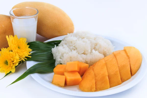 Thai Sweet Sticky Rice with Mango. Thai style tropical dessert, — Stock Photo, Image