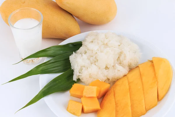 Thai Sweet Sticky Rice with Mango. Thai style tropical dessert, — Stock Photo, Image