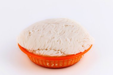 Tay şehriye. Erişte çözüm (Kanom Jeen)