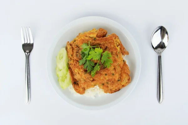 Traditionell thailändsk stil, omelett på Thai jasmin ris. — Stockfoto