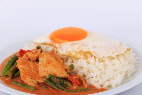 Fried pork curry, Stir fried pork and red curry paste with sunny side up egg. — Stock Photo, Image