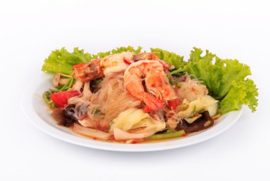 Baharatlı deniz ürünleri salatası. Tay deniz ürünleri salatası ve baharatlar.