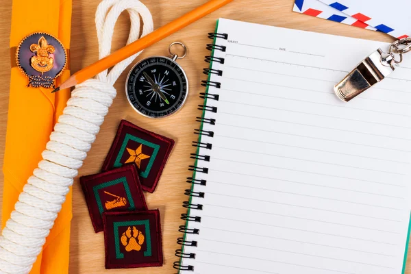 Packing checklists for scout camping trips, trip vacation, mock up close-up on wooden table. — Stock Photo, Image